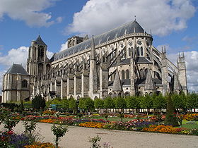 Vue générale de l'édifice depuis le Jardin de l'Archevêché, en 2006.