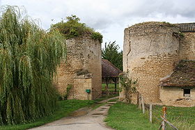 Vue de l'accès au château