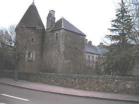 Le château de Chissey-en-Morvan et sa tour carrée