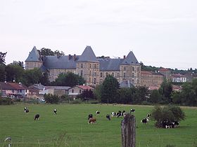 Vue sur le château et le village de Louppy-sur-Loison