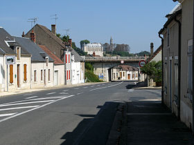 Panorama sur le château et l'église depuis la D940