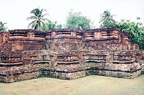 Restes du Wat Long à Chaiya