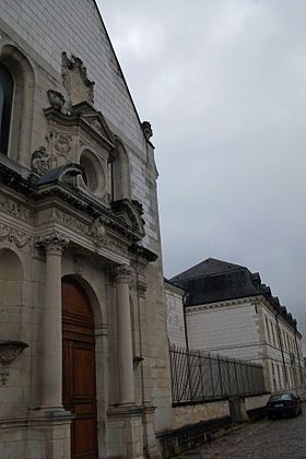 Chapelle et cloître rue de Vinetz