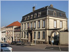 La sous-préfecture et la mairie