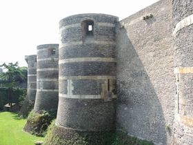 Le Château d’Angers surplombe Angers et la Maine