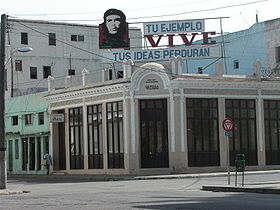 Che Guevara Schild in Cienfuegos, Kuba.jpg
