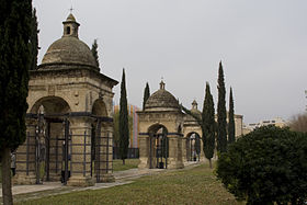 Les chapelles précédant l'église