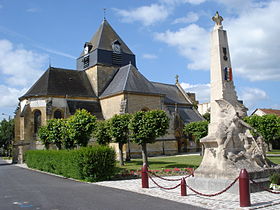 Église et monuments aux morts de Juniville.