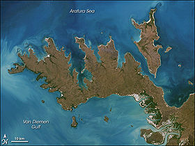 Vue satellite de la péninsule de Cobourg montrant l'île Croker au nord-ouest
