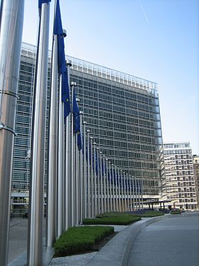 Le Berlaymont vu depuis le rond-point Robert Schuman (façade nord-ouest).