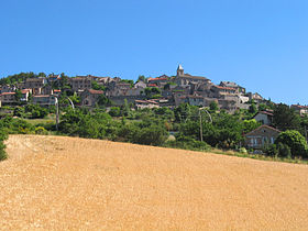 Le village médieval vu de la vallée du Tarn.
