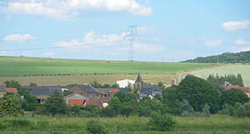 Vue du village de Connage depuis la route départementale reliant Omicourt à Malmy (Ardennes).