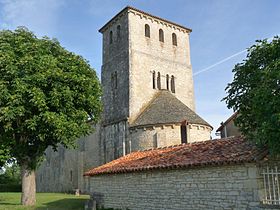 L'église et son abside couverte de lauses