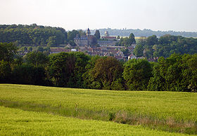Vue du village depuis la chaussée Jules César à Courcelles-sur-Viosne.