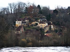 Le village de Bigaroque en bordure de la Dordogne