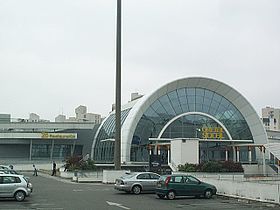 L'une des entrées du centre commercial régional de Créteil depuis la rénovation de 1999-2000.