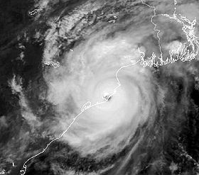 Cyclone tropical 05B (Orissa)au moment de toucher terreavec une intensité 4