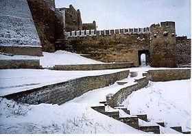 Vue de la forteresse de Derbent en hiver.