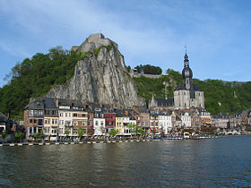 Dinant, la Meuse, la ville, la collégiale Notre-Dame et la citadelle