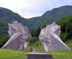 Le Monument aux héros à Tjentište du sculpteur Miodrag Živković