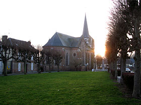 La place de l'église, en fin d'après-midi d'hiver.
