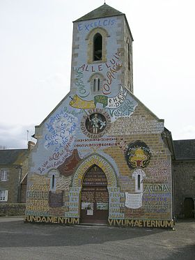 Façade peinte de l'église de Ménil-Gondouin