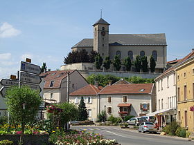 L’Église Saint-Étienne, le Rocher et le centre-ville