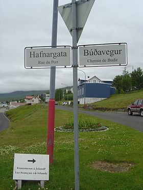 Fáskrúðsfjörður bilingualroadsign.jpg