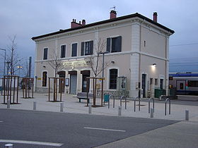 Façade - Gare de Grenoble-Universités-Gières.jpg