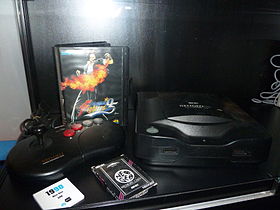 Neo-Geo CD présentée au Festival du Jeu Vidéo en septembre 2010 avec le jeu The King of Fighters '95