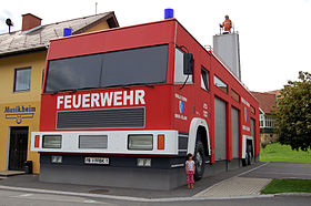 Feuerwehrhaus in Bairisch Kölldorf (Styria).jpg
