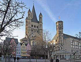 Vue de l'église depuis le Fischmarkt