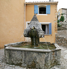 Fontaine à Saint-Roman-de-Malegarde
