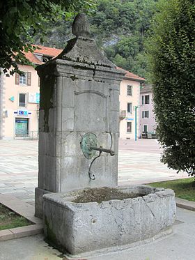 Fontaine de Cluses 1.jpg