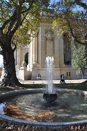 Fontaine ronde côté sud du Grand Palais