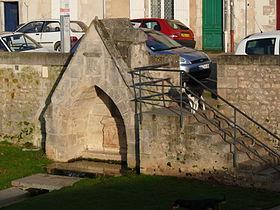 Fontaine du pont Joubert, Poitiers.JPG