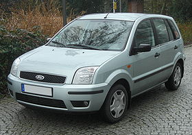 Ford Fusion (2002–2005) front MJ.JPG