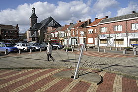 La place de l’église et son cadran solaire géant