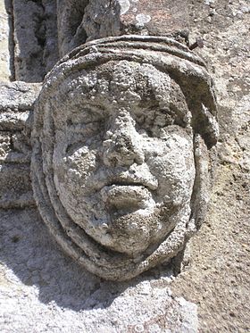 Mascaron du portail de l'église Saint-Cyr-et-Sainte-Judith.