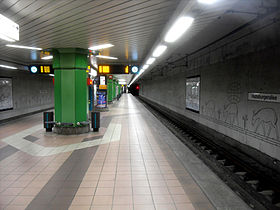 Frankfurt am Main- U-Bahnhof Habsburgerallee- auf Bahnsteig Richtung Enkheim- Richtung Enkheim 12.12.2009.jpg