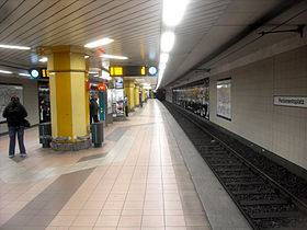 Frankfurt am Main- U-Bahnhof Parlamentsplatz- auf Bahnsteig Richtung Enkheim- Richtung Enkheim 12.12.2009.jpg