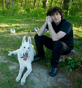 Neil Gaiman et son chien Cabal en juin 2009