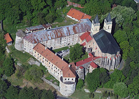 Monastère bénédictin fortifié