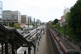 Les quais de la gare d'Etterbeek en direction du sud-est