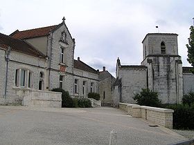 L'église et la mairie de Gimeux