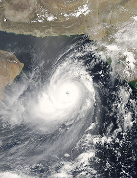 Cyclone Gonu près de son maximum