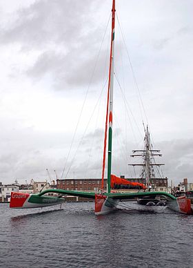 Groupama 3 dans le port de Brest en 2009