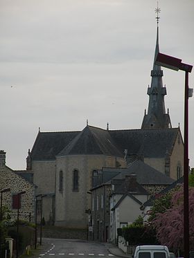 L’église Saint-Martin domine le bourg