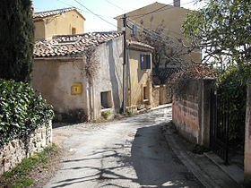 Rue principale du hameau de Pontès