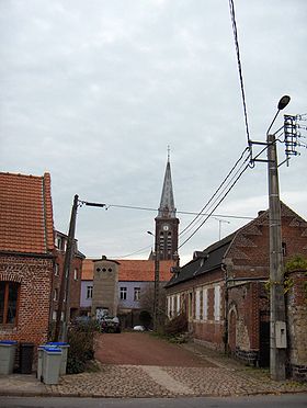 Haspres, centre ville avec clocher